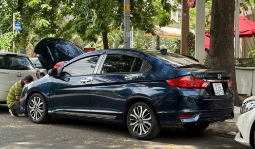 Xe ô tô đang trả góp ngân hàng có cầm được không